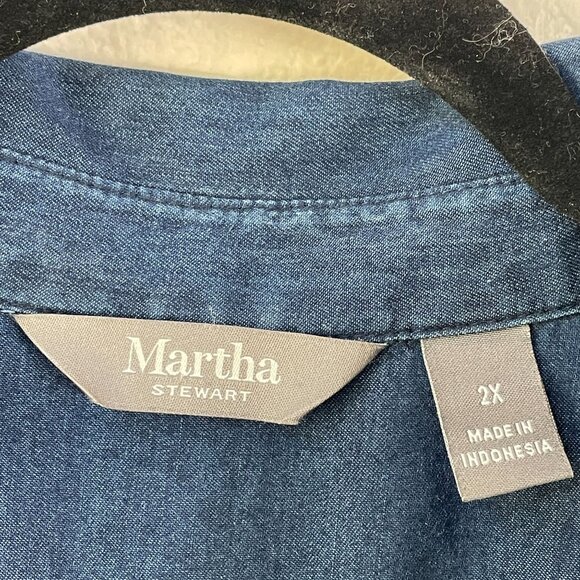 Martha Stewart Womens Plus 2X Denim Chambray Button Up Shirt Shoulder Epaulets - Picture 3 of 10